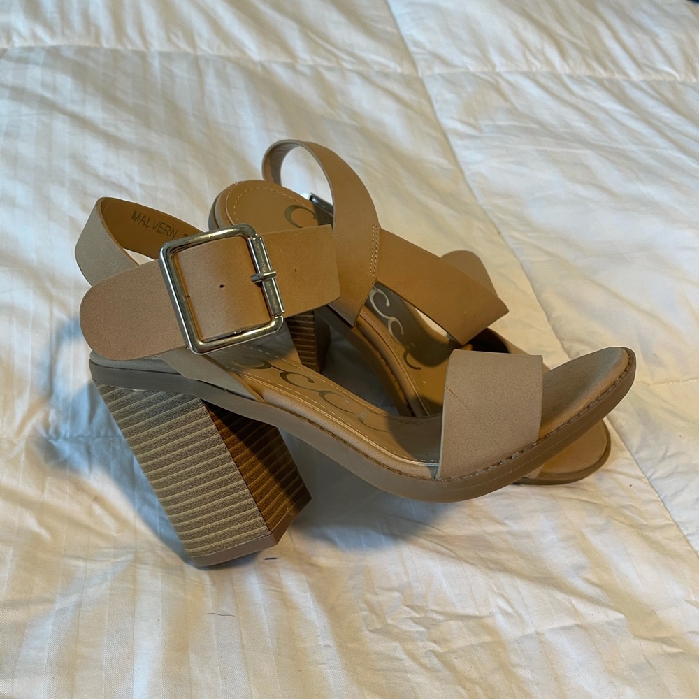 Tan Heels 7.5 - Never Worn